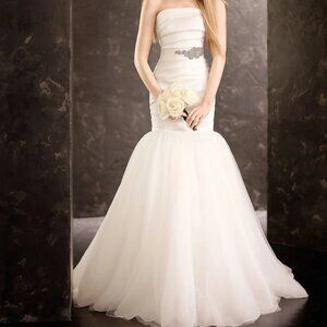 STUNNING Vera Wang Fit and Flare Gown, Ivory, Size 4 - NWT and Unaltered